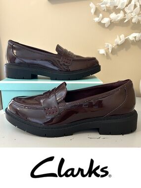 Like New! Clarks WESTLYNN AYLA Burgundy Patent Leather Loafer Wide Width Size 7